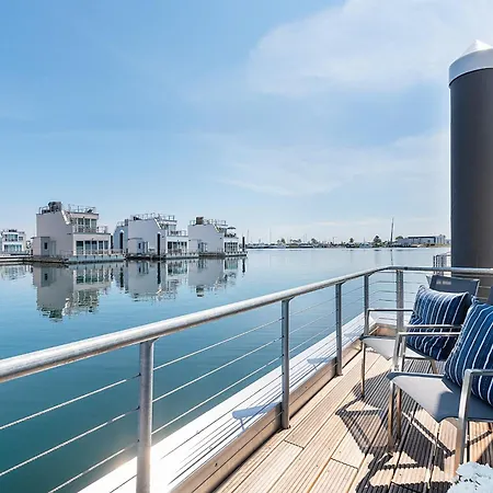 Harbour View Marina: Dachterrasse, Meerblick, Sauna, Bootsanleger Holiday home