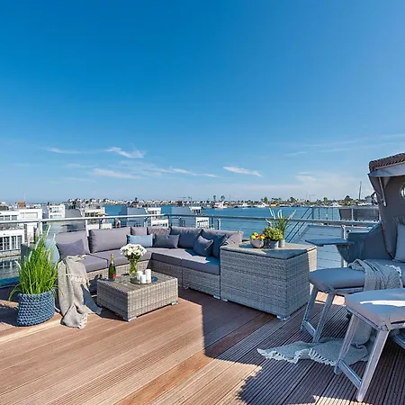 Harbour View Marina: Dachterrasse, Meerblick, Sauna, Bootsanleger * Ольпениц