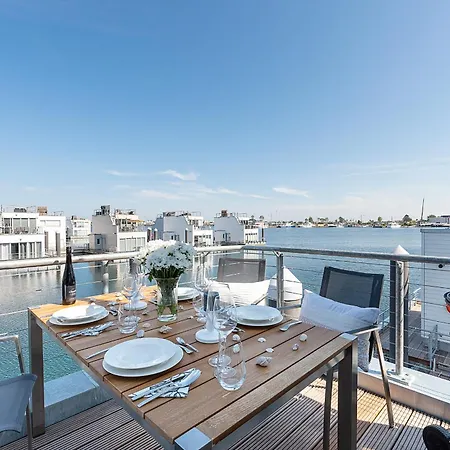 Harbour View Marina: Dachterrasse, Meerblick, Sauna, Bootsanleger Holiday home