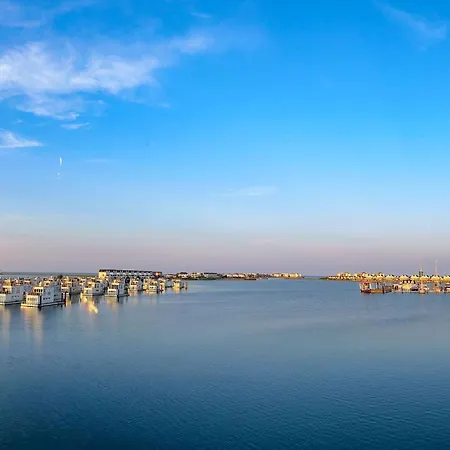 Harbour View Marina: Dachterrasse, Meerblick, Sauna, Bootsanleger Ольпениц