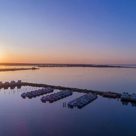 Harbour View Marina: Dachterrasse, Meerblick, Sauna, Bootsanleger * Ольпениц